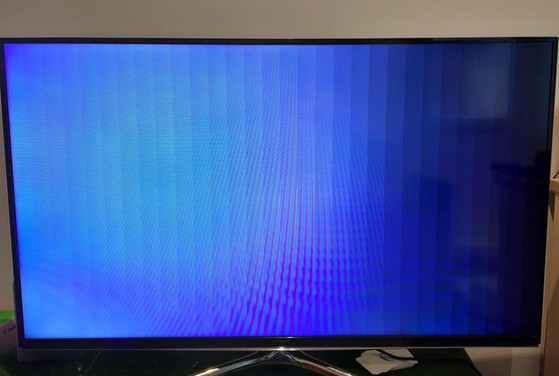 Tivi Toshiba bị màn hình xanh có thể là do bóng đèn Led bên trong màn hình bị hư 